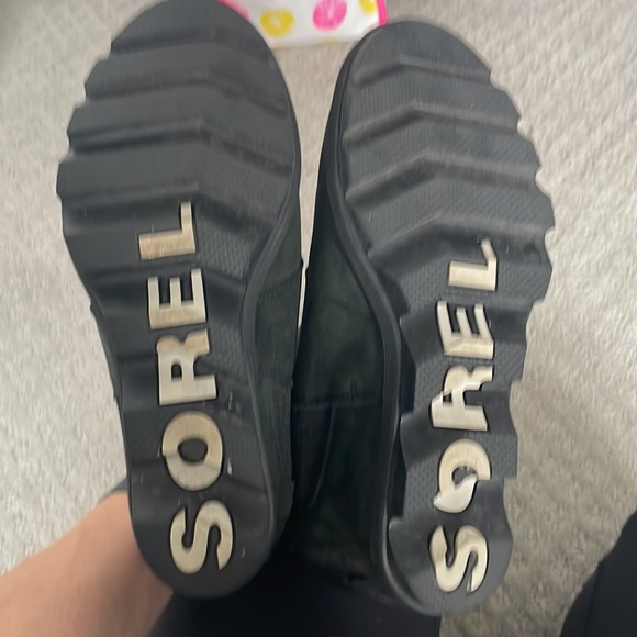 Sorel distressed waterproof style black booties - Picture 3 of 4